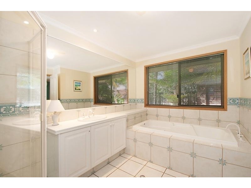 20 Moonraker Street, Clear Island Waters QLD 4226