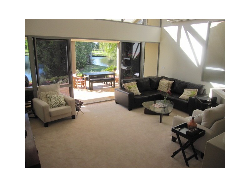 5/125 Santa Cruz Bvd, Clear Island Waters QLD 4226