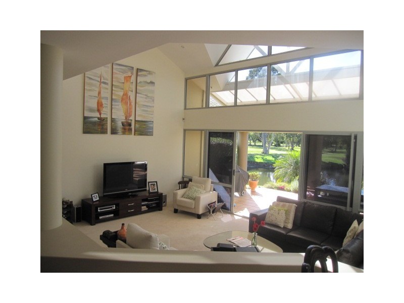 5/125 Santa Cruz Bvd, Clear Island Waters QLD 4226