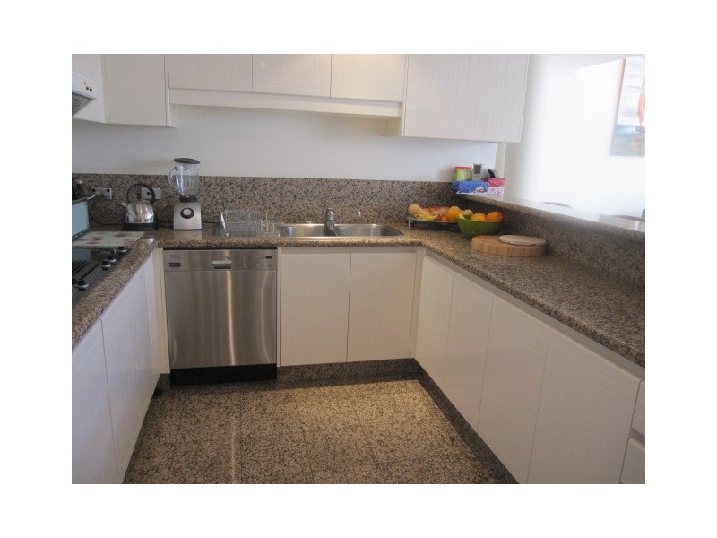 5/125 Santa Cruz Bvd, Clear Island Waters QLD 4226