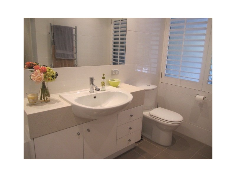 5/125 Santa Cruz Bvd, Clear Island Waters QLD 4226