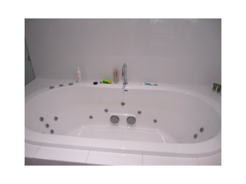 5/125 Santa Cruz Bvd, Clear Island Waters QLD 4226