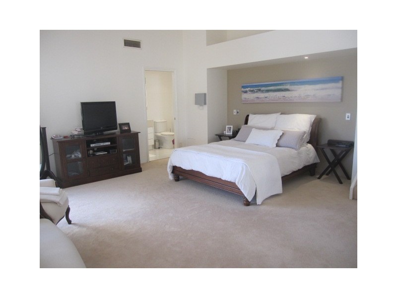 5/125 Santa Cruz Bvd, Clear Island Waters QLD 4226