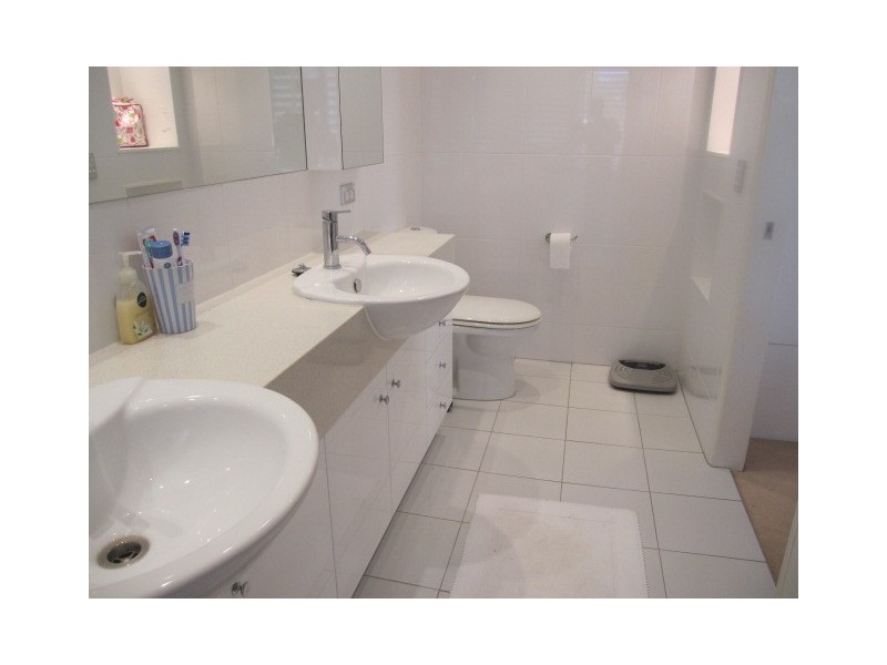 5/125 Santa Cruz Bvd, Clear Island Waters QLD 4226