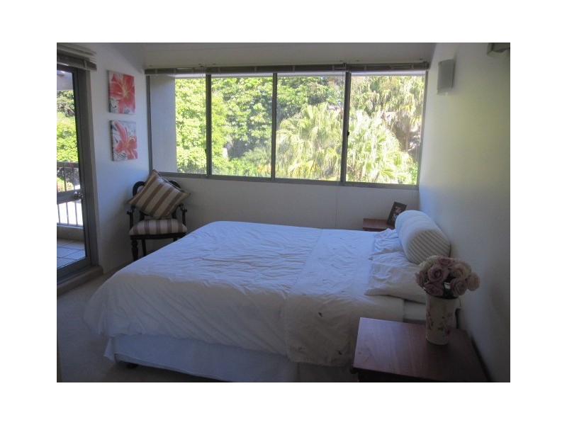 5/125 Santa Cruz Bvd, Clear Island Waters QLD 4226