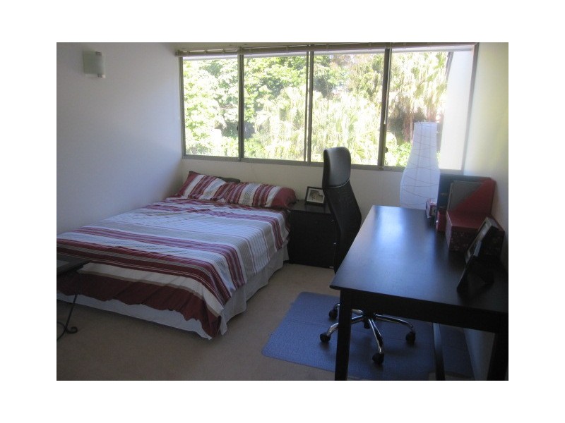 5/125 Santa Cruz Bvd, Clear Island Waters QLD 4226