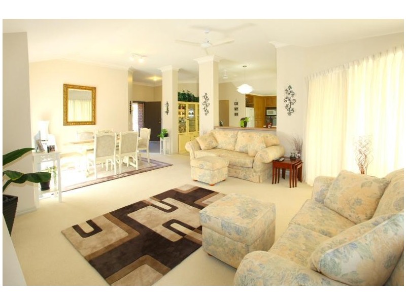 10 Oakleigh Circuit, Robina QLD 4226