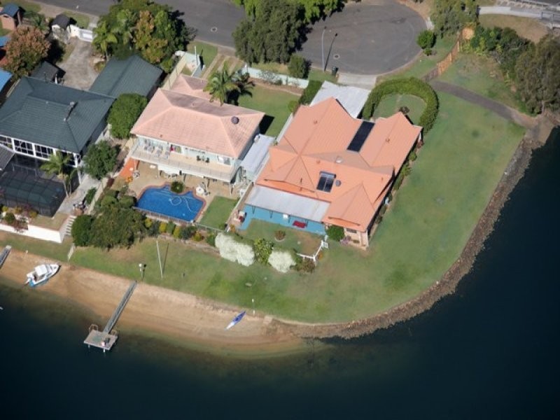 2 Cypress Drive, Broadbeach Waters QLD 4218