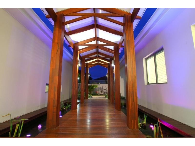 19 San Simeon Drive, Clear Island Waters QLD 4226