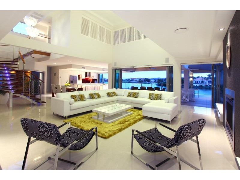 19 San Simeon Drive, Clear Island Waters QLD 4226
