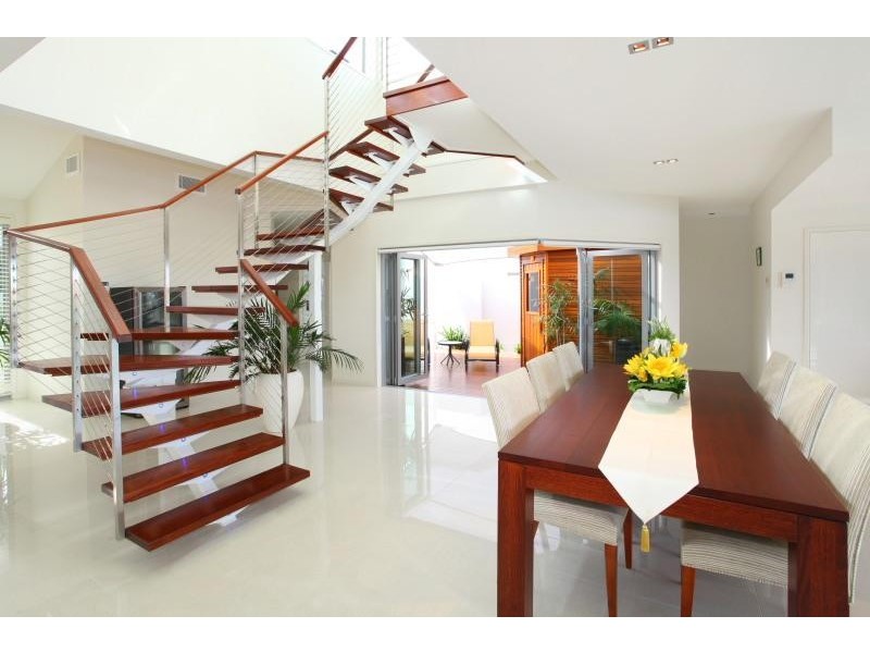 19 San Simeon Drive, Clear Island Waters QLD 4226