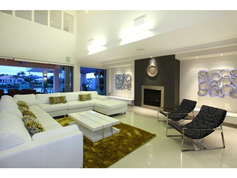 19 San Simeon Drive, Clear Island Waters QLD 4226