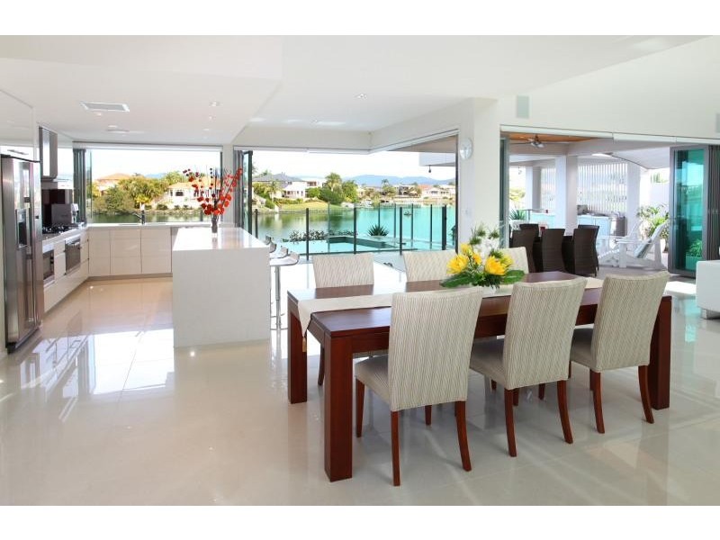 19 San Simeon Drive, Clear Island Waters QLD 4226