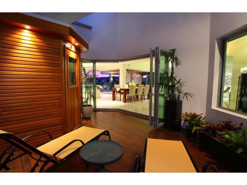 19 San Simeon Drive, Clear Island Waters QLD 4226