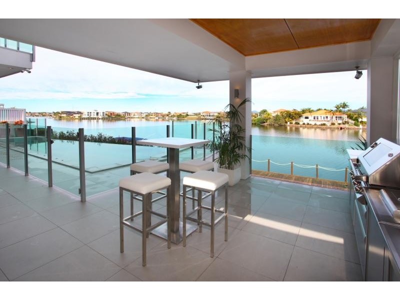 19 San Simeon Drive, Clear Island Waters QLD 4226