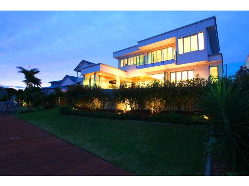 19 San Simeon Drive, Clear Island Waters QLD 4226
