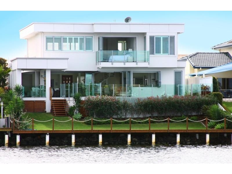 19 San Simeon Drive, Clear Island Waters QLD 4226