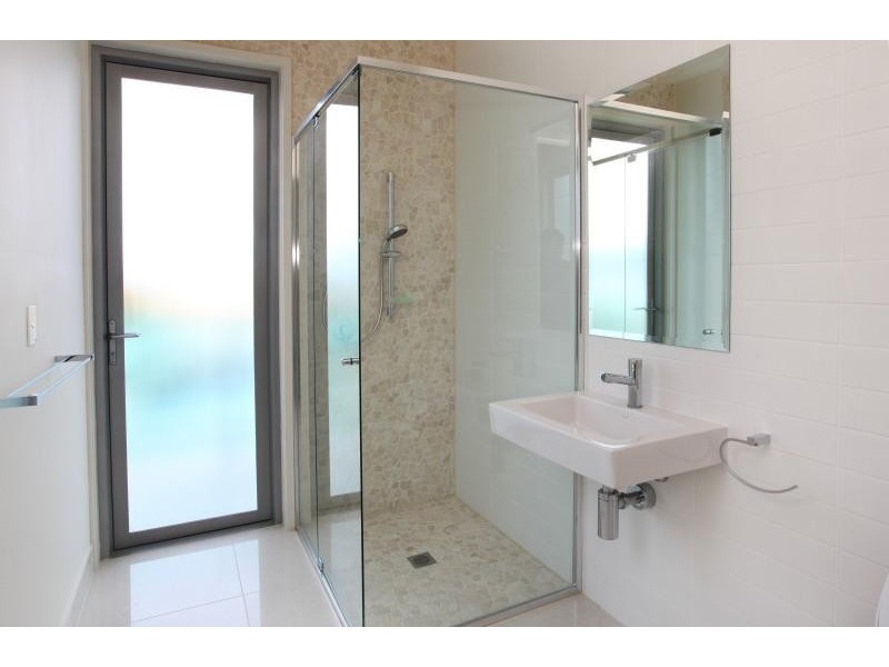 19 San Simeon Drive, Clear Island Waters QLD 4226