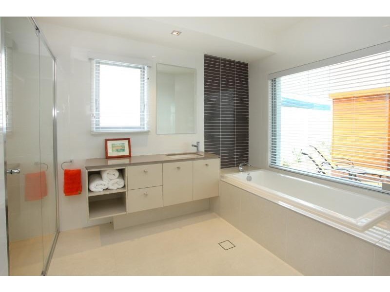 19 San Simeon Drive, Clear Island Waters QLD 4226