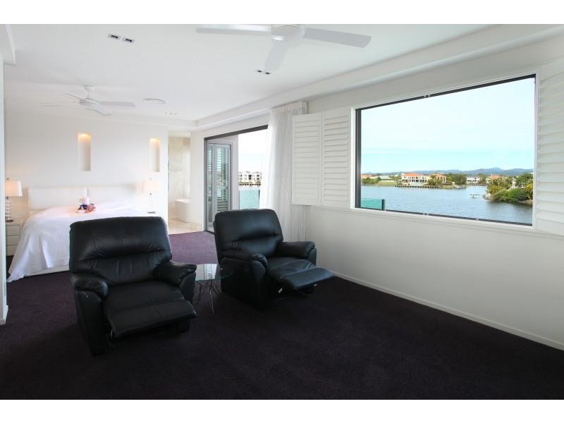 19 San Simeon Drive, Clear Island Waters QLD 4226