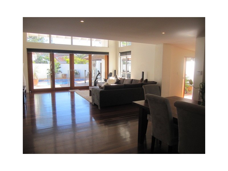 24 The Corso, Isle Of Capri QLD 4217