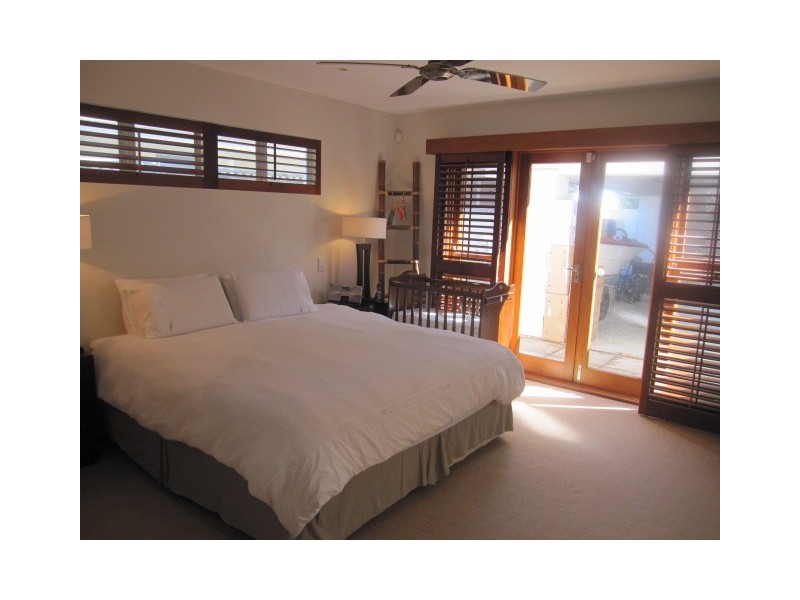 24 The Corso, Isle Of Capri QLD 4217