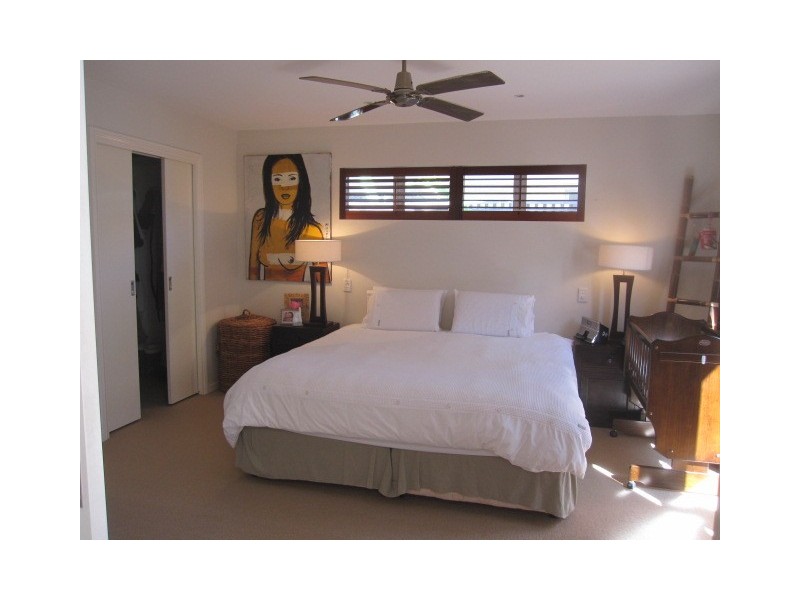 24 The Corso, Isle Of Capri QLD 4217