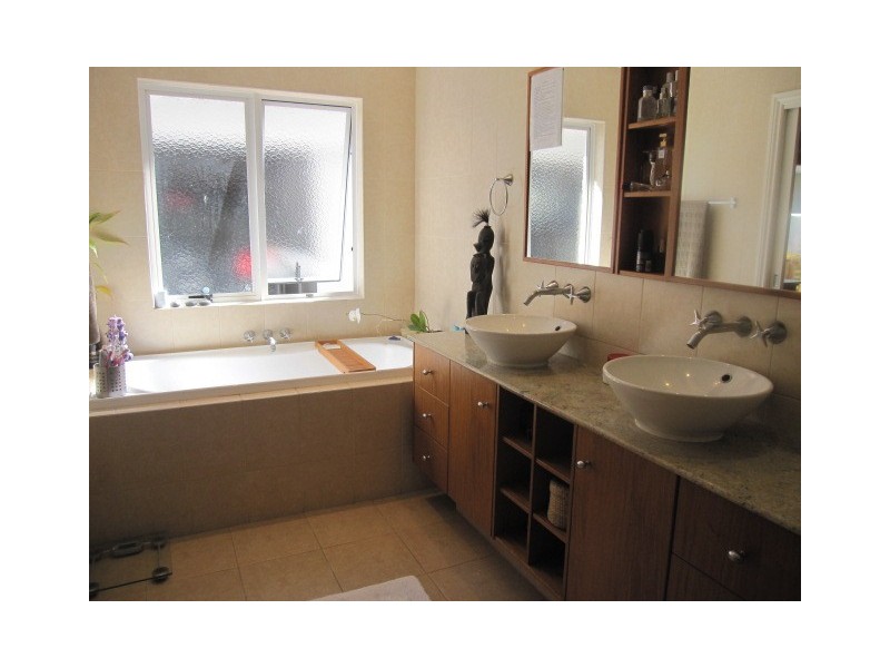 24 The Corso, Isle Of Capri QLD 4217