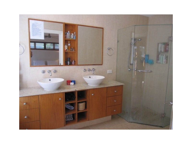 24 The Corso, Isle Of Capri QLD 4217