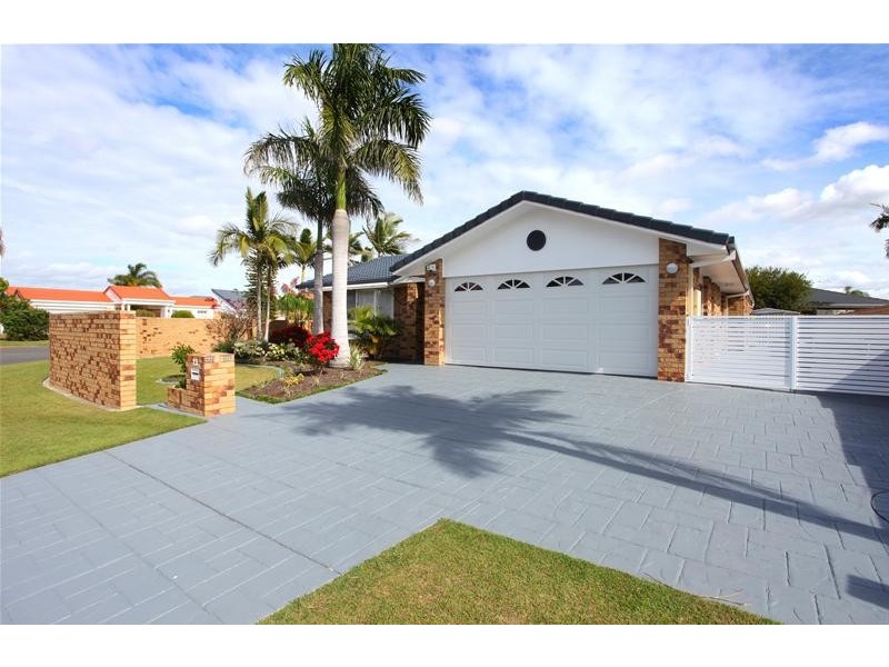 13 Antigua Way, Clear Island Waters QLD 4226