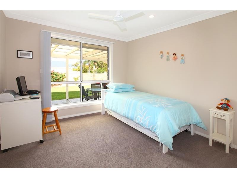 13 Antigua Way, Clear Island Waters QLD 4226