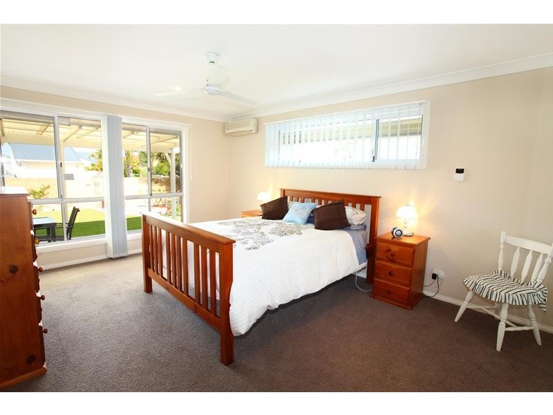 13 Antigua Way, Clear Island Waters QLD 4226