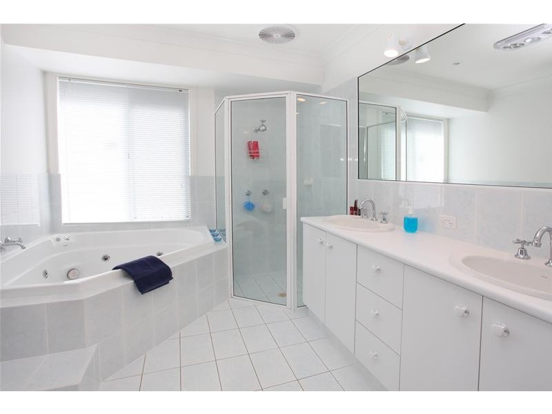 13 Antigua Way, Clear Island Waters QLD 4226