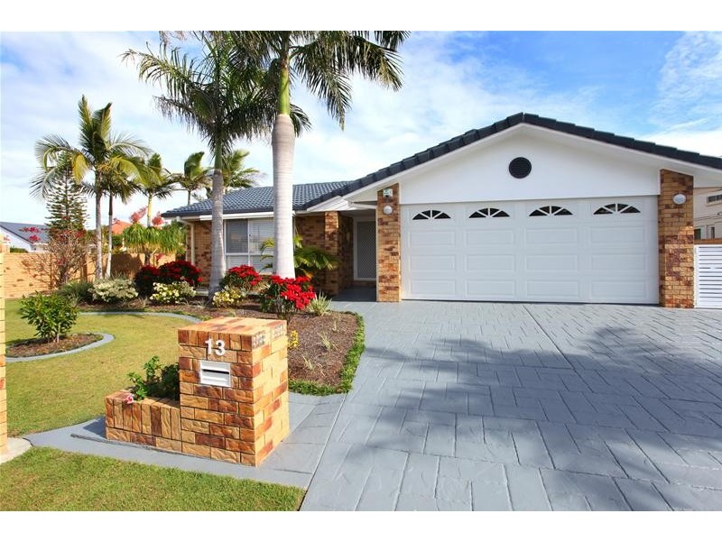 13 Antigua Way, Clear Island Waters QLD 4226