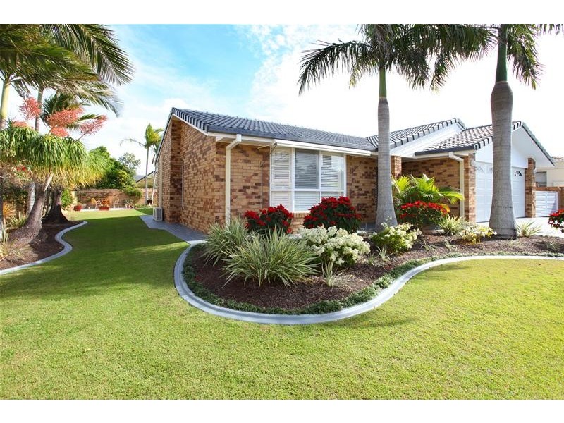 13 Antigua Way, Clear Island Waters QLD 4226