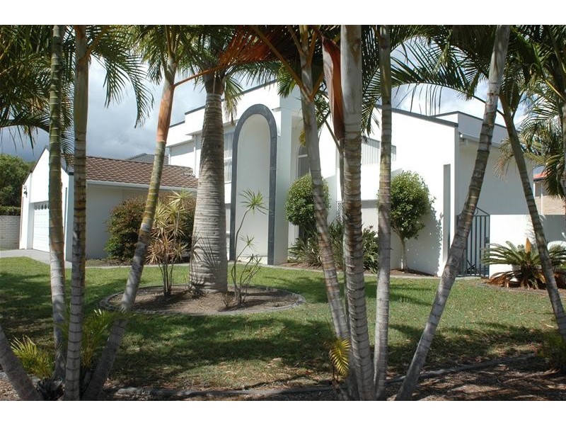 1 Cutwater Close, Clear Island Waters QLD 4226
