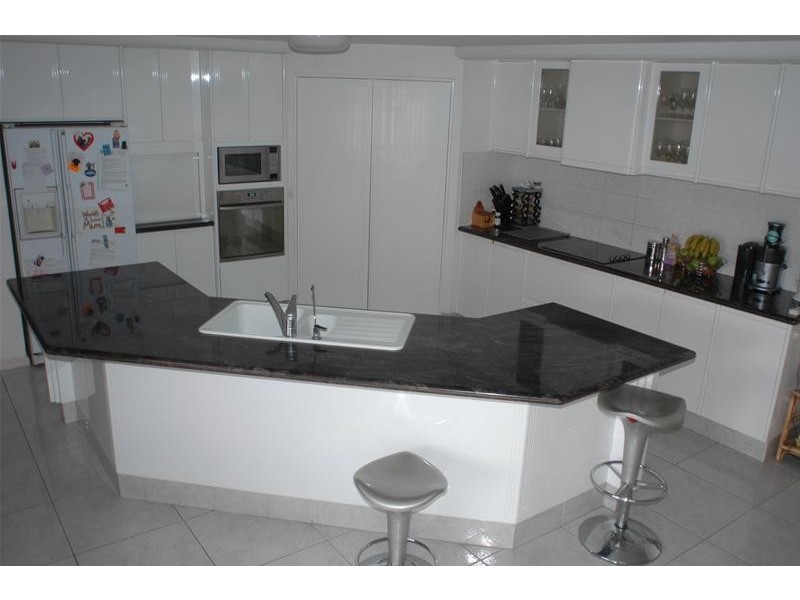 1 Cutwater Close, Clear Island Waters QLD 4226