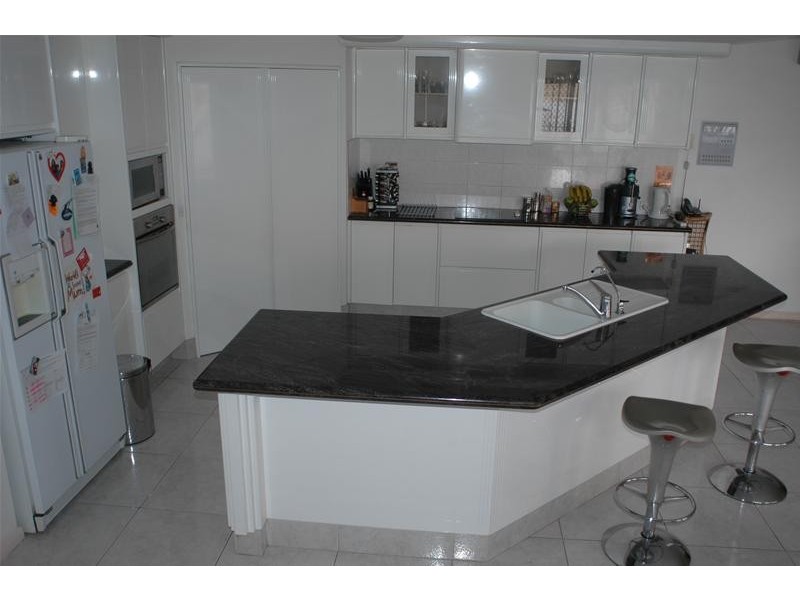 1 Cutwater Close, Clear Island Waters QLD 4226