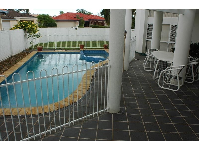 1 Cutwater Close, Clear Island Waters QLD 4226