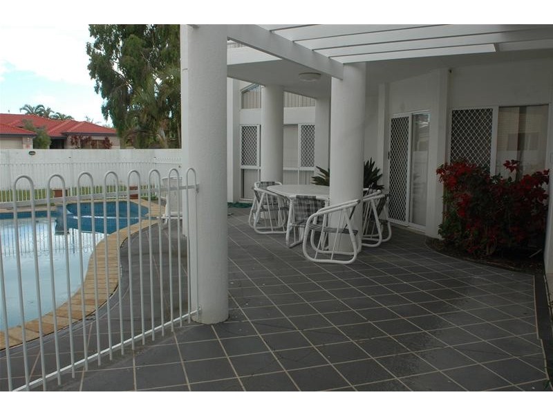1 Cutwater Close, Clear Island Waters QLD 4226