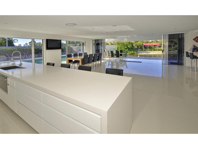 20 Salacia Avenue, Mermaid Waters QLD 4218