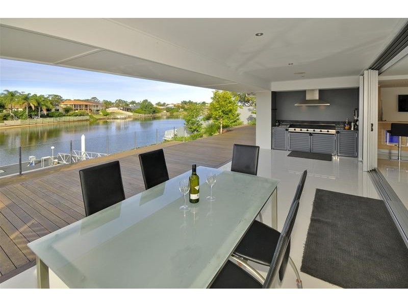 20 Salacia Avenue, Mermaid Waters QLD 4218