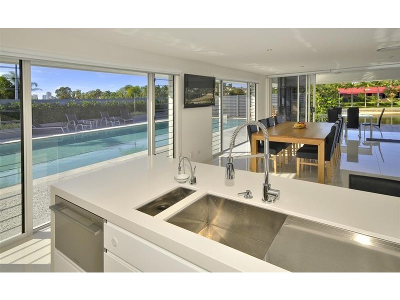 20 Salacia Avenue, Mermaid Waters QLD 4218