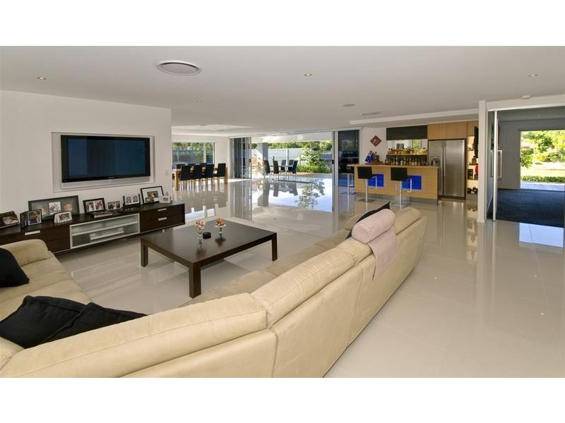 20 Salacia Avenue, Mermaid Waters QLD 4218