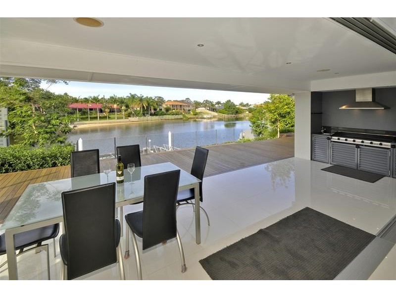 20 Salacia Avenue, Mermaid Waters QLD 4218