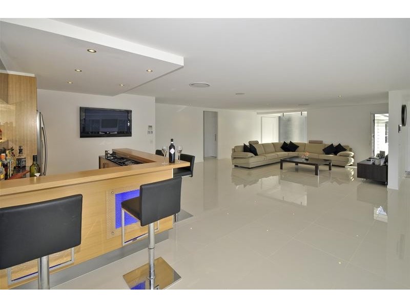 20 Salacia Avenue, Mermaid Waters QLD 4218