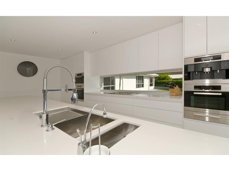 20 Salacia Avenue, Mermaid Waters QLD 4218