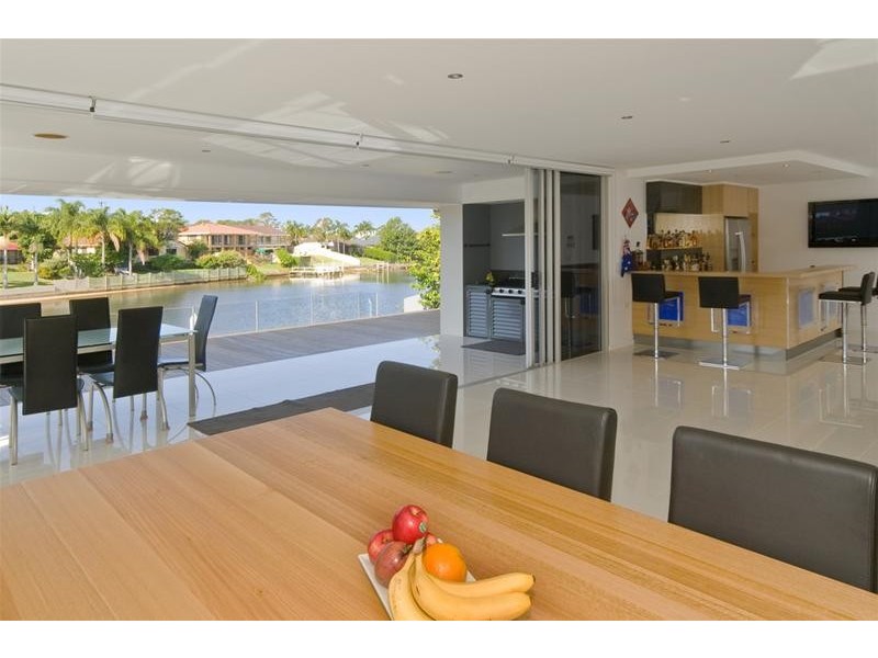 20 Salacia Avenue, Mermaid Waters QLD 4218