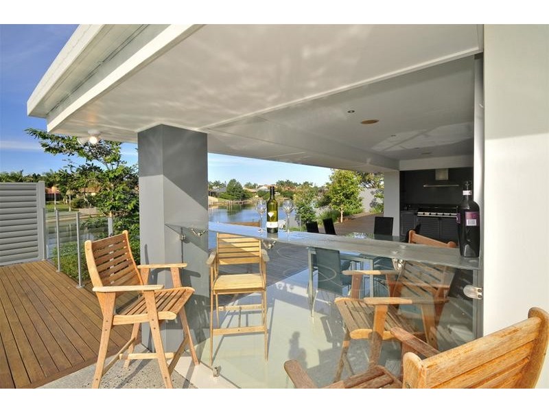 20 Salacia Avenue, Mermaid Waters QLD 4218