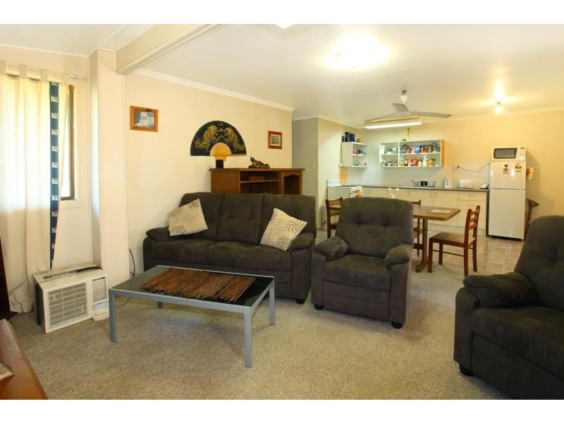 50 Poinciana Boulevard, Broadbeach Waters QLD 4218